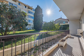 Vente
Appartement trois pièces - au calme absolu