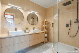 
                                                                                        Vente
                                                                                         APPARTEMENT TROIS PIECES - CENTRE VILLE DE SAINT LAURENT DU VAR