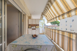 
                                                                                        Vente
                                                                                         APPARTEMENT TROIS PIECES - CENTRE VILLE DE SAINT LAURENT DU VAR