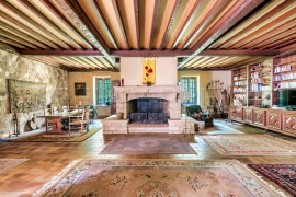 
                                                                                        Vente
                                                                                         ARDECHE Domaine Réceptions Mariages 5.3 HA Rivière