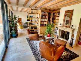 
                                                                                        Vente
                                                                                         ARDECHE PROPRIETE DE CHARME 10 HA