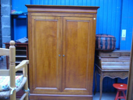 Meuble
Armoire en merisier