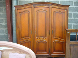 
                                                                        Meuble
                                                                         Armoire en merisier, promotion