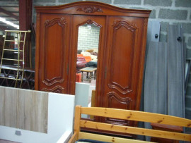 
                                                                        Meuble
                                                                         Armoire en merisier, promotion