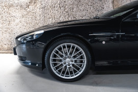 
                                                                                        Voiture
                                                                                         Aston Martin DB9 (I) V12 6.0 450 Touchtronic