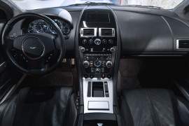 
                                                                                        Voiture
                                                                                         Aston Martin DB9 (I) V12 6.0 450 Touchtronic
