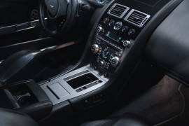
                                                                                        Voiture
                                                                                         Aston Martin DB9 (I) V12 6.0 450 Touchtronic