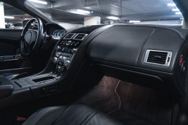 
                                                                                        Voiture
                                                                                         Aston Martin DB9 (I) V12 6.0 450 Touchtronic