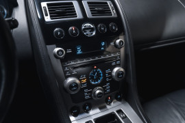 
                                                                                        Voiture
                                                                                         Aston Martin DB9 (I) V12 6.0 470 Touchtronic