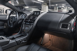 
                                                                                        Voiture
                                                                                         Aston Martin DB9 (III) V12 6.0 517