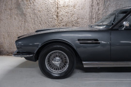 
                                                                                        Voiture
                                                                                         Aston Martin DBS L6 Saloon