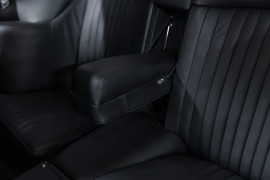 
                                                                                        Voiture
                                                                                         Aston Martin DBS L6 Saloon