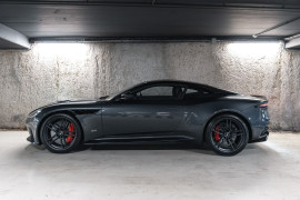 
                                                                                        Voiture
                                                                                         Aston Martin DBS Superleggera V12 5.2 725