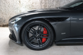
                                                                                        Voiture
                                                                                         Aston Martin DBS Superleggera V12 5.2 725