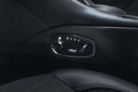 
                                                                                        Voiture
                                                                                         Aston Martin DBS Superleggera V12 5.2 725