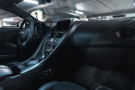 
                                                                                        Voiture
                                                                                         Aston Martin DBS Superleggera V12 5.2 725