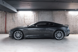
                                                                                        Voiture
                                                                                         Aston Martin DBS V12 5.9 517 Touchtronic