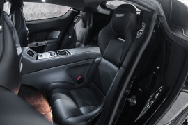 
                                                                                        Voiture
                                                                                         Aston Martin Rapide S V12 6.0 560