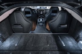 
                                                                                        Voiture
                                                                                         Aston Martin Rapide S V12 6.0 560