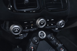 
                                                                                        Voiture
                                                                                         Aston Martin V8 Vantage (II) V8 4.0 510