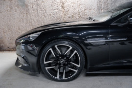 
                                                                                        Voiture
                                                                                         Aston Martin Vanquish