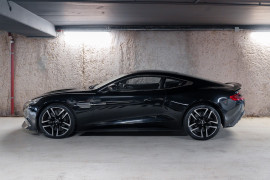 
                                                                                        Voiture
                                                                                         Aston Martin Vanquish