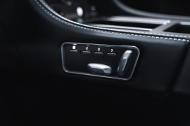 
                                                                                        Voiture
                                                                                         Aston Martin Virage V12 6.0 500