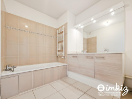 
                                                                                        Vente
                                                                                         Attique rare 57 m² + 49 m² terrasse triple expo