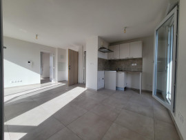 
                                                                                        Vente
                                                                                         Attique rare 57 m² + 49 m² terrasse triple expo