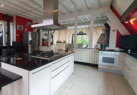 Vente
                                                                                Atypique / belles prestations / 0 travaux / 15mn centre vill