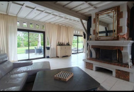 Vente
                                                                                Atypique / belles prestations / 0 travaux / 15mn centre vill