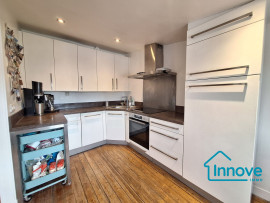 
                                                                                        Vente
                                                                                         Au calme rue de Versailles : 4/5 pièces plein de charme.