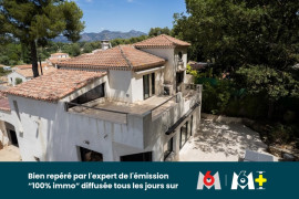 
                                                                                        Vente
                                                                                         AUBAGNE - Propriété - 2500m2 de terrain
