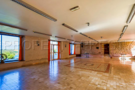 Vente
AUDE DOMAINE EVENEMENTIEL MARIAGES LAC 6,5 HA