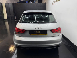
                                                                                        Voiture
                                                                                         Audi A1 1.4 TFSI S line Sportback S Tronic Euro 5 (s/s) 5dr