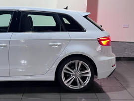 Voiture
                                                                                Audi A3 1.5 TFSI CoD 35 S line Sportback 5dr Petrol Manual Euro 6 (s/s) (150 ps)