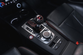 
                                                                                        Voiture
                                                                                         Audi RS3 (II.II) Sportback
