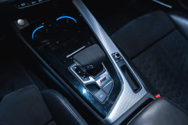 
                                                                                        Voiture
                                                                                         Audi RS4 B9.2 Avant 25 Years Anniversary