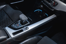 
                                                                                        Voiture
                                                                                         Audi RS4 B9.2 Avant 25 Years Anniversary