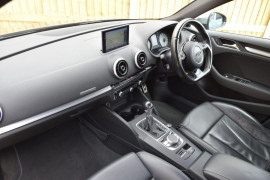 
                                                                                        Voiture
                                                                                         Audi S3 Sport