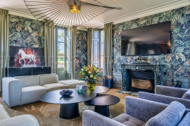 
                                                                                        Vente
                                                                                         AUVERGNE ELEGANT MANOIR du XVIII éme Meublé et décoré