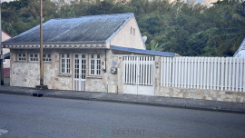 Vente
Avec une situation idéale, petit agglomération, ce bien représente un bon investissement pour la restauration, la location ou habitation