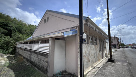 Vente
Avec une situation idéale, petit agglomération, ce bien représente un bon investissement pour la restauration, la location ou habitation