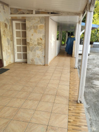 Vente
Avec une situation idéale, petit agglomération, ce bien représente un bon investissement pour la restauration, la location ou habitation