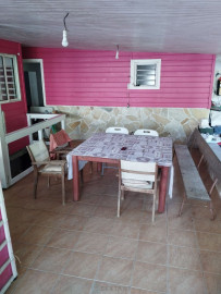 Vente
Avec une situation idéale, petit agglomération, ce bien représente un bon investissement pour la restauration, la location ou habitation