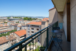 
                                                                                        Location
                                                                                         BALCON DE LONGCHAMP - LAM