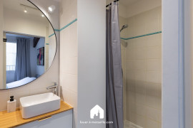 
                                                                                        Location
                                                                                         Balcon République