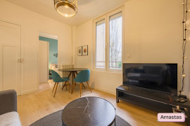 Location
Beau 2 piéces entiérement rénové et meuble