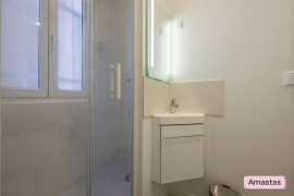 Location
Beau 2 piéces entiérement rénové et meuble