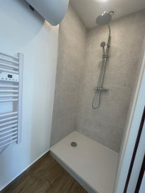 
                                                                                        Location
                                                                                         Beau 2P 22m² entièrement rénové Vue remarquable